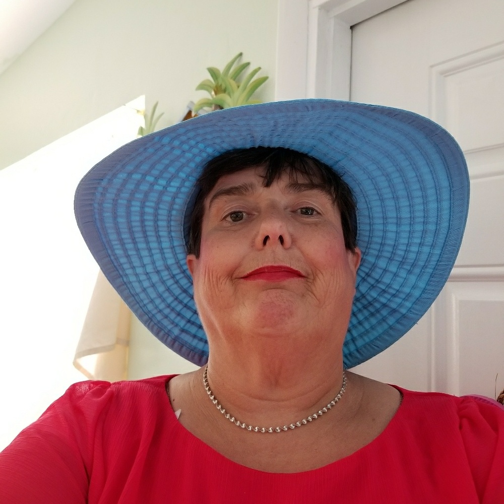 Meet your Posher, Johnette